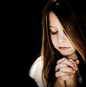 a little girl praying